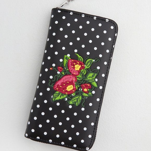 NEW Picking Wild Strawberries Wallet by Royal Monk - Picture 5 of 8